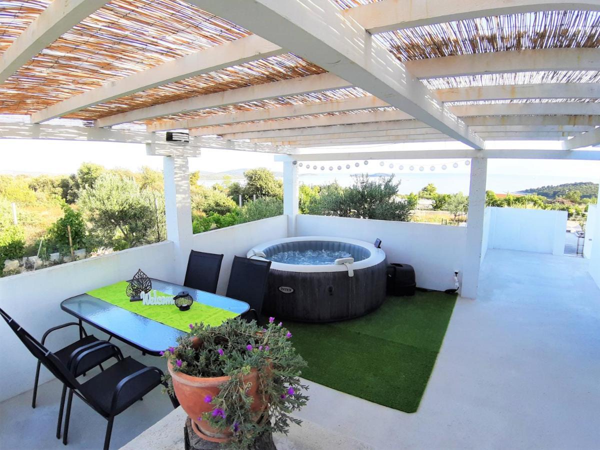 Apartment Svilan - Terrace With Sea View And Nature เซตเชโว ภายนอก รูปภาพ
