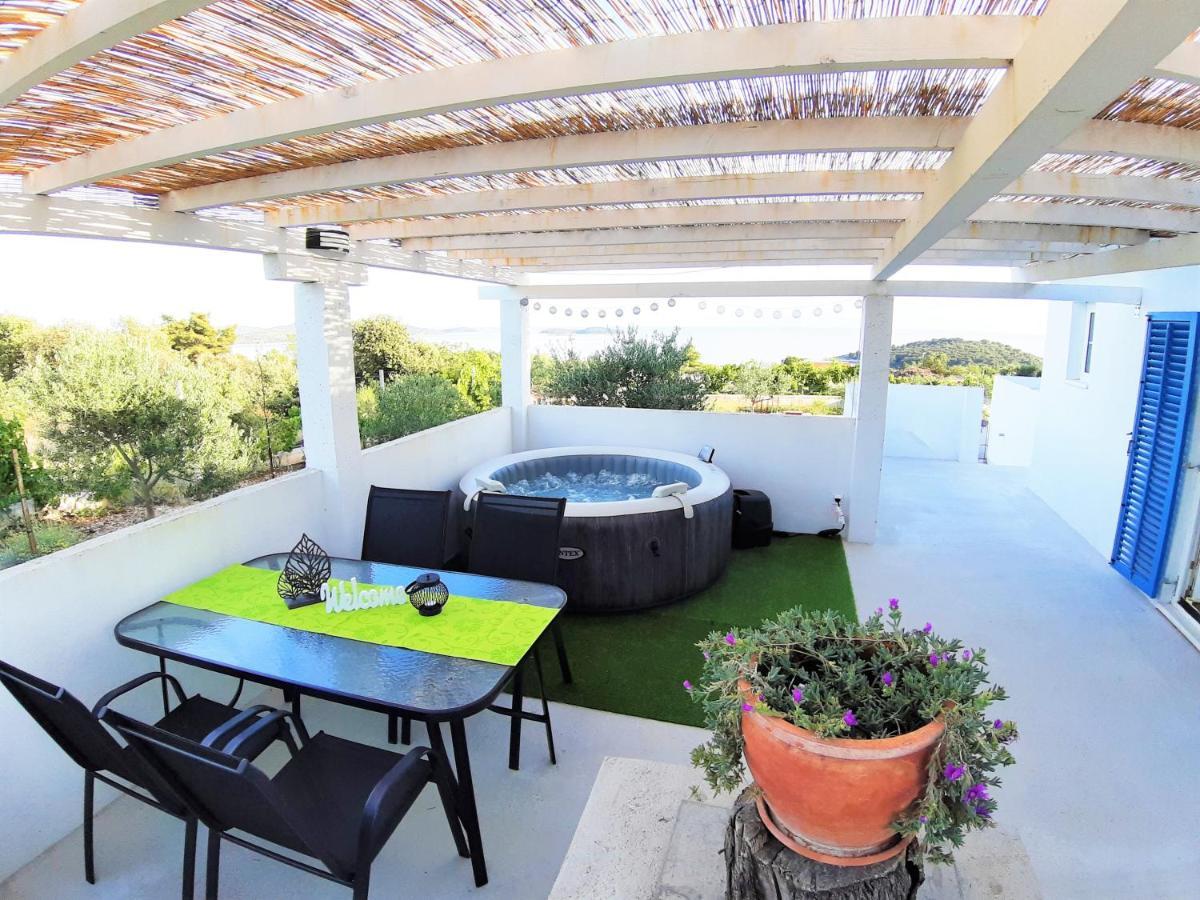 Apartment Svilan - Terrace With Sea View And Nature เซตเชโว ภายนอก รูปภาพ