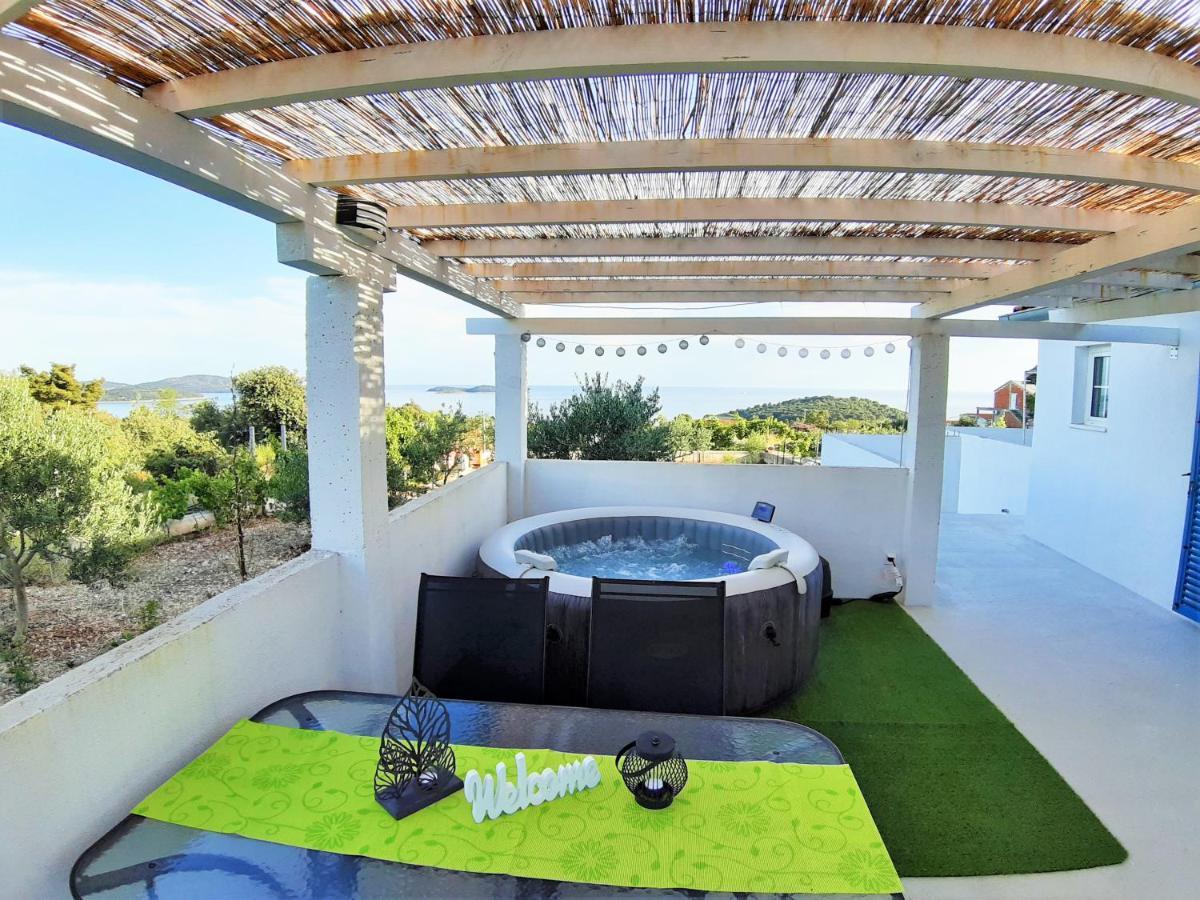 Apartment Svilan - Terrace With Sea View And Nature เซตเชโว ภายนอก รูปภาพ