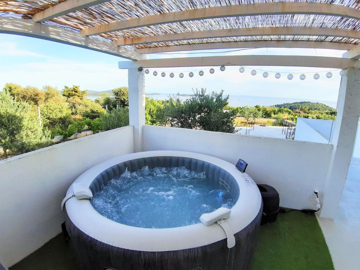 Apartment Svilan - Terrace With Sea View And Nature เซตเชโว ภายนอก รูปภาพ