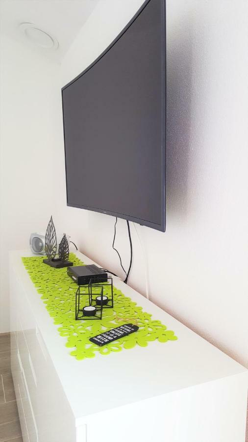 Apartment Svilan - Terrace With Sea View And Nature เซตเชโว ภายนอก รูปภาพ
