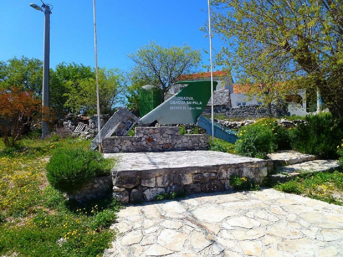 Apartment Svilan - Terrace With Sea View And Nature เซตเชโว ภายนอก รูปภาพ