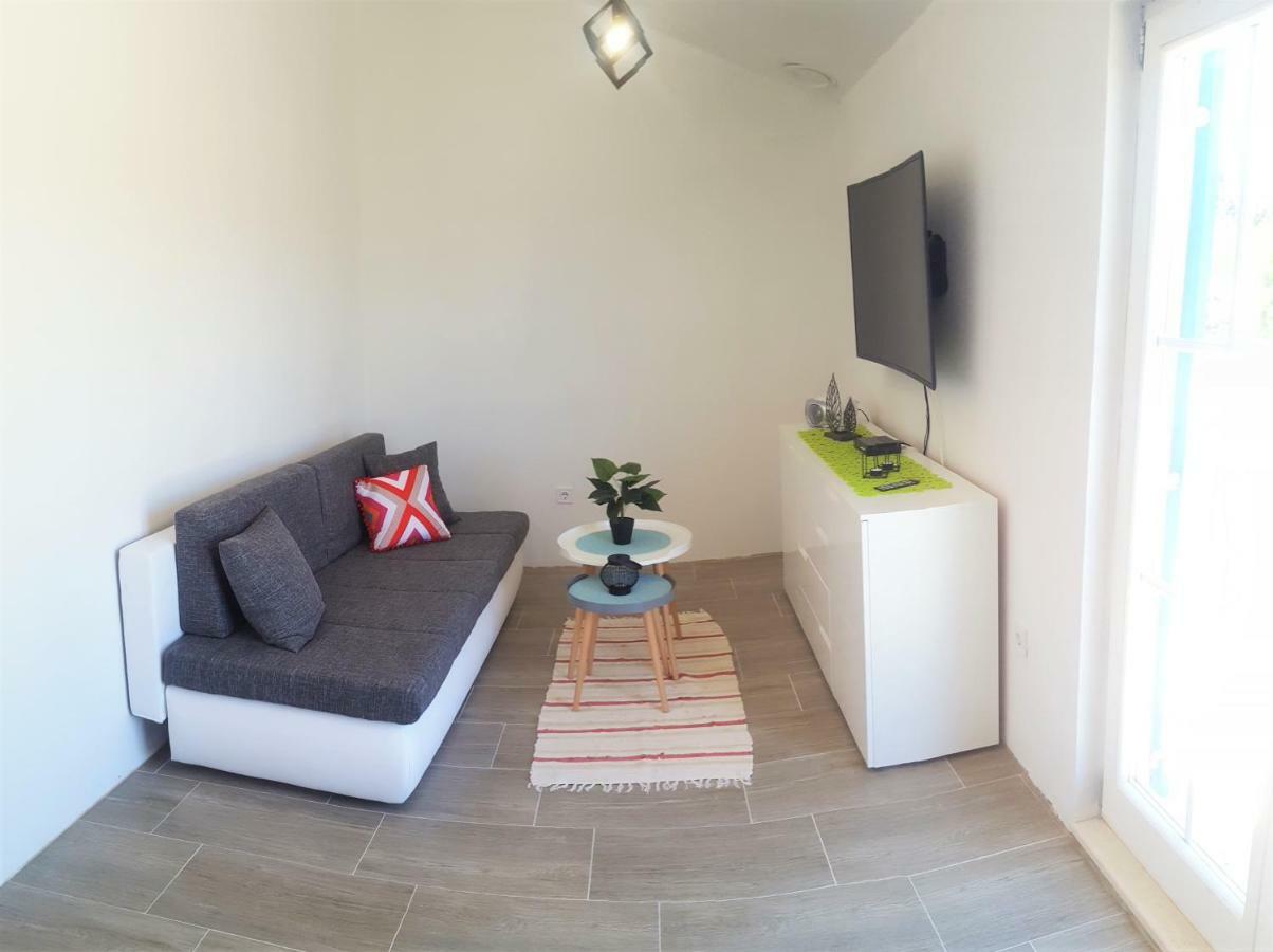 Apartment Svilan - Terrace With Sea View And Nature เซตเชโว ภายนอก รูปภาพ